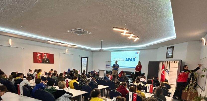 Çorlu Belediyesi'nden 400 Öğrenciye Afet Farkındalık Eğitimi