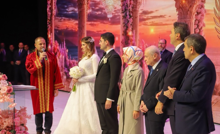 Bulut, Ankara'da Genç Çiftin Mutluluğuna Şahitlik Etti ve Nikahlarını Kıydı