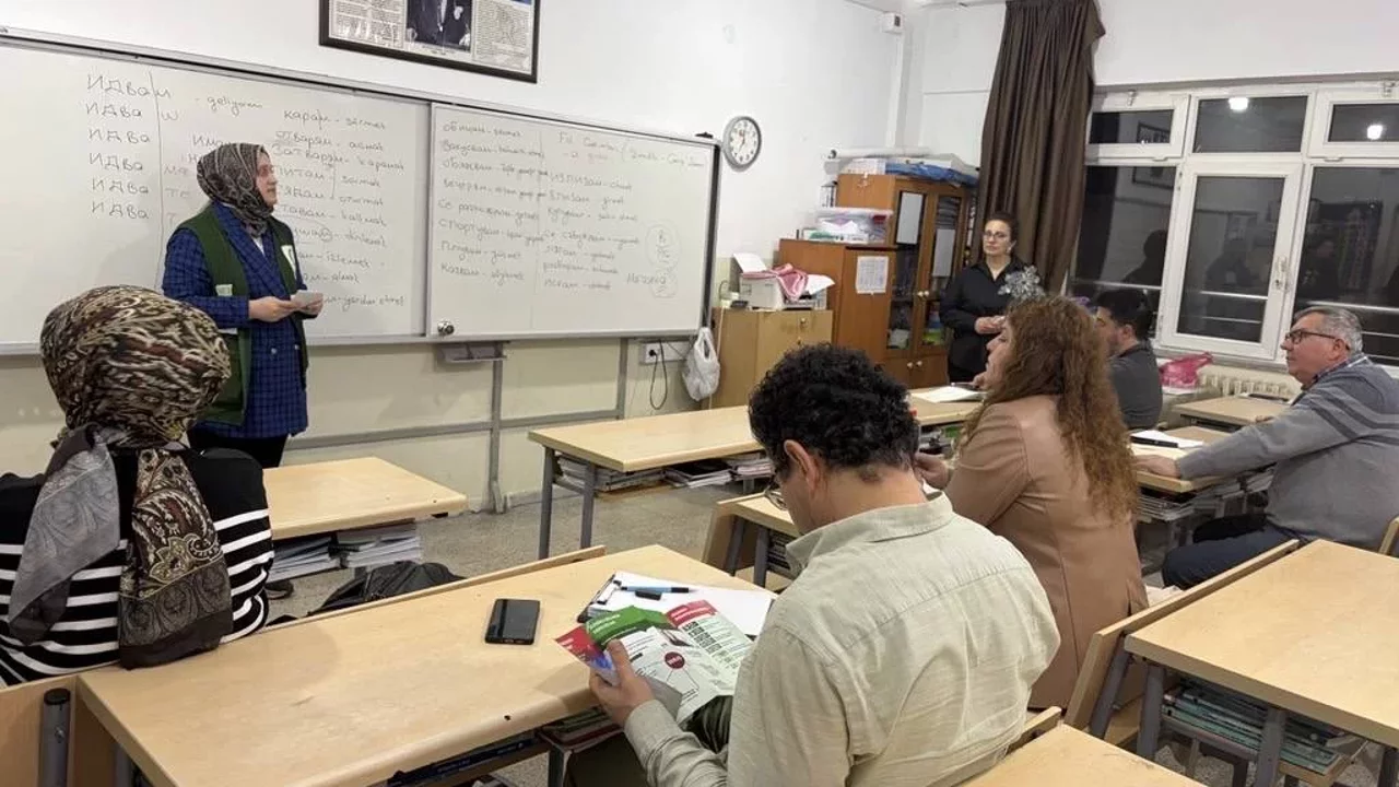 Yeşilay’dan Halk Eğitim Kursiyerlerine Anlamlı Ziyaret